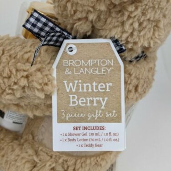 NWT Teddy Bear with Winter Berry Lotion & Shower Gel - Picture 3 of 3